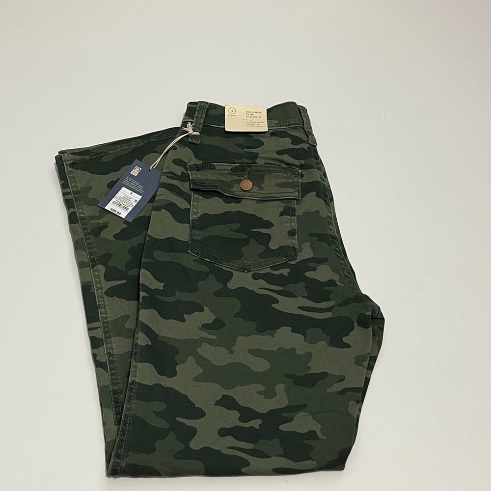 Universal Thread Women’s High-Rise Slim Straight Camo Jeans Size 4